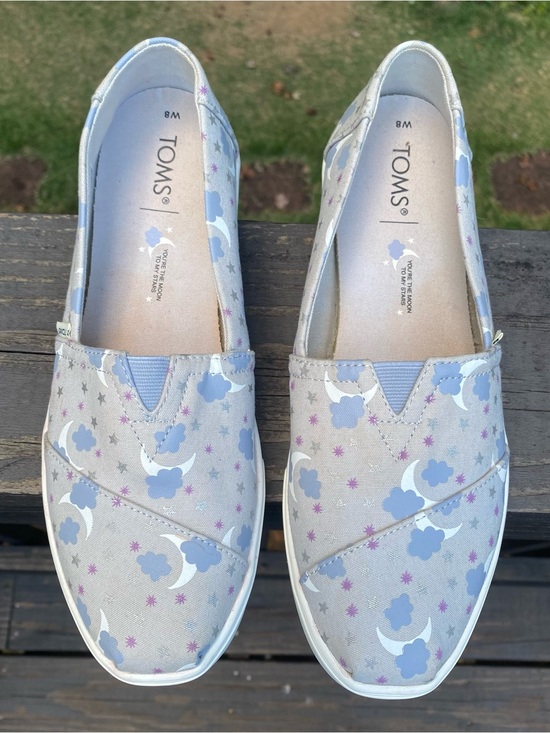 Toms Shoes - TOMS Women's Light Gray Slip-On Flats with Blue Cloud & Purple Star Print